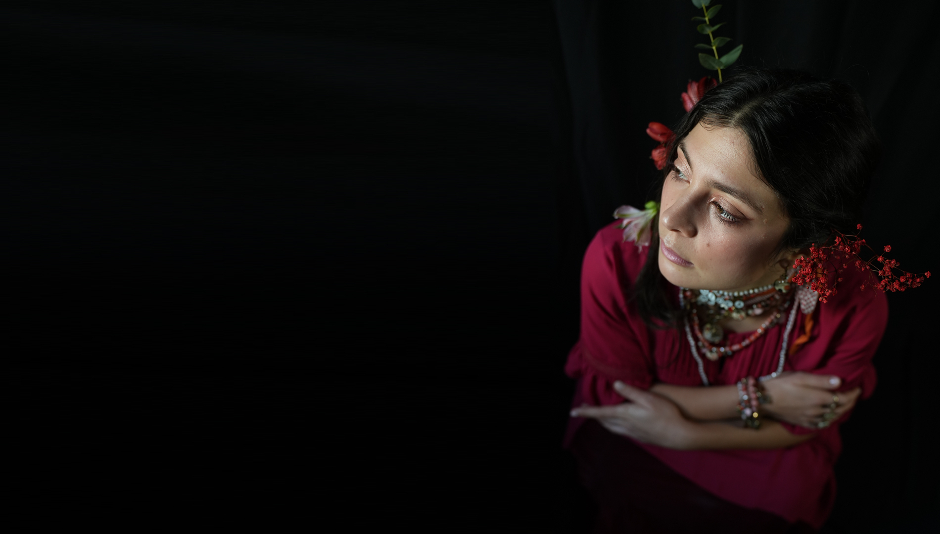 Ludico, il soffio lieve dell' infanzia che persiste,
una risata che danza sulle onde del tempo
