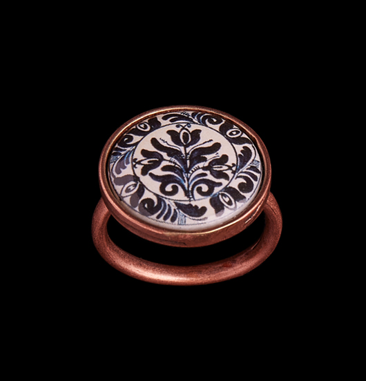 ANELLI | Eastern Europe | Anello con porcellana