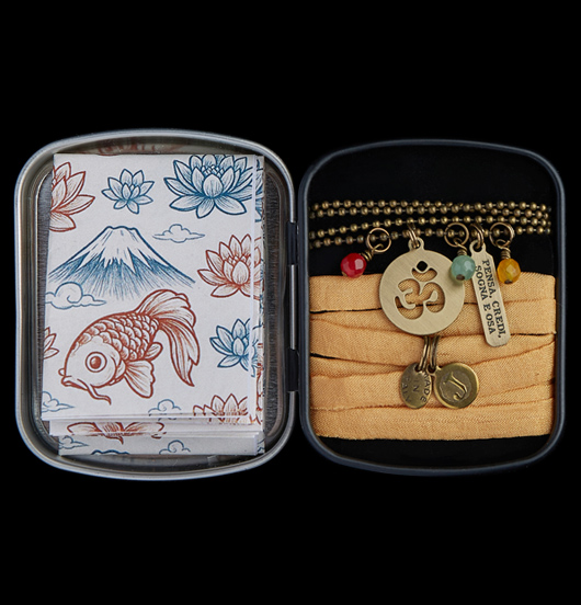 BOX | Kokoro | Box seta e catena con ciodoli