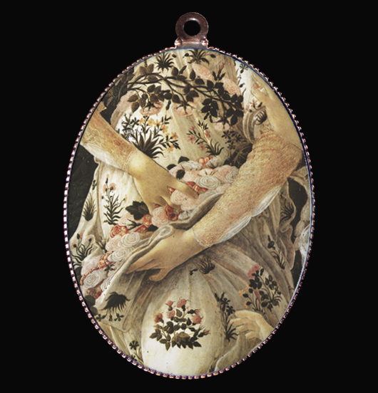 medallion in porcelain with detail of the painting 