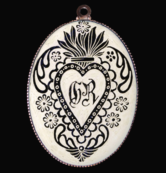 black and white porcelain medallion representing a sacred heart, ex voto, for received grace, talisman and symbol of thanksgiving, gift suitable for people we care about, for Christmas, for Mother's Day