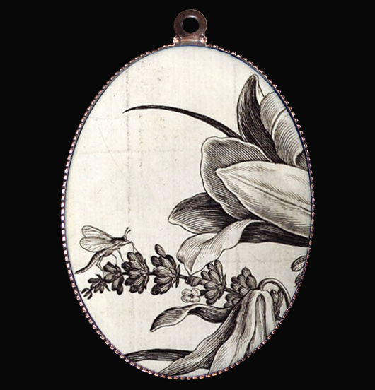 medallion in porcelain with black and white flowers, for lovers of nature, of Japanese style, gift for Mother's Day, gift for a friend, Christmas gift