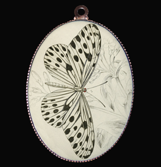 medallion in porcelain with a black and white butterfly, symbol of lightness, gift for Mother's Day, for a teacher, for a friend, for lovers of nature, to put on a chain