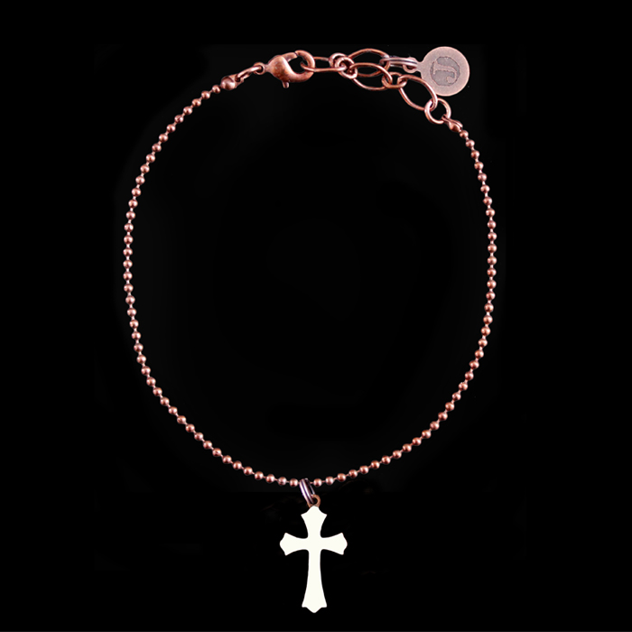 Bracciale a pallini con ciondolo a forma di croce incisa smaltata avorio. Regalo per occasioni religiose, cerimonie, comunioni, protezione.