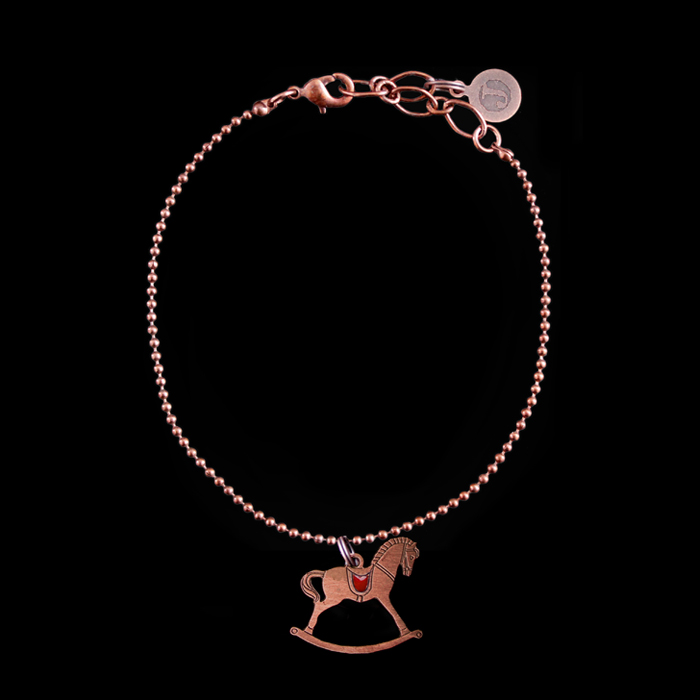 Bracciale con ciondolo a forma di cavallo a dondolo in rame smaltato rosso. Regalo per bambini, sognatori, di natale. Possibilità di personalizzare.