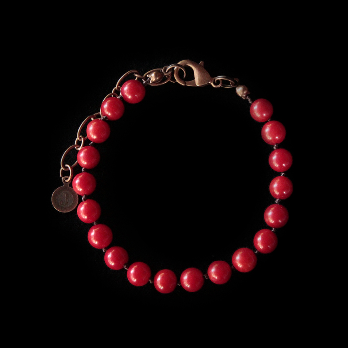 Bracciale in corallo bambù rosso con finiture rame. Braccialetto base per costruire il tuo gioiello personalizzato con i ciondoli preferiti. Regalo unico di compleanno,natale.