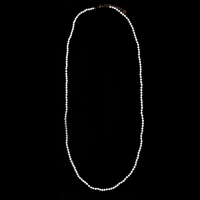 Long knotted mother of pearl necklace, with possibility to add themed copper pendants. Customizable gift with letters and written.