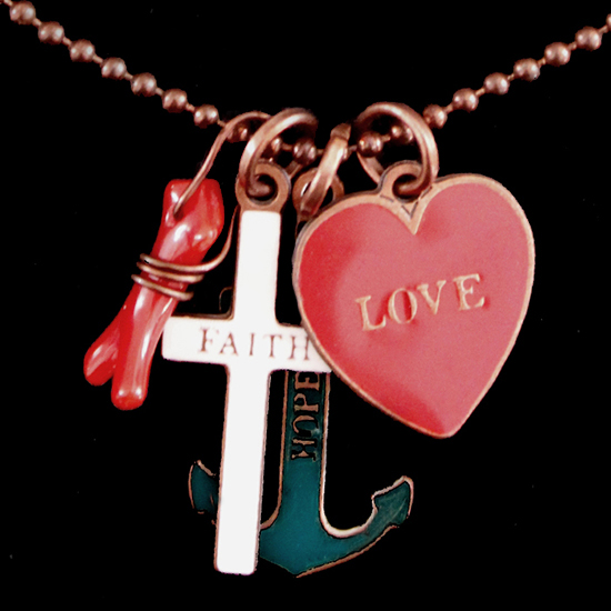 Collana in catena lunga a pallini con ciondoli a forma di croce, ancora, cuore in rame smaltati rappresentanti le virtù teologali. Idea regalo per occasioni speciali, comunioni,cerimonie.