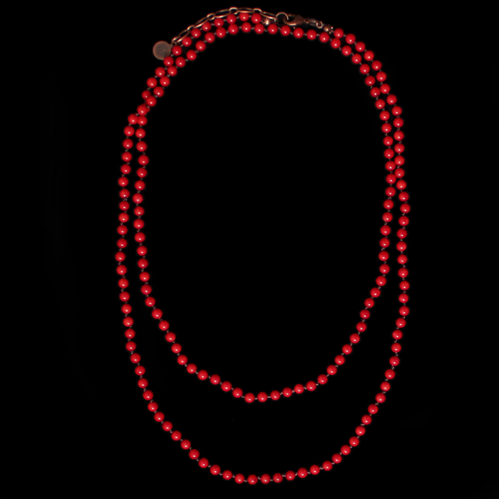 Long necklace in red coral bamboo hand tied. Customizable gift with themed charms for mum, Christmas, friend, sister.