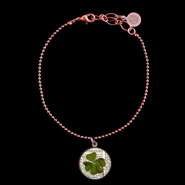 Bracciale con ciondolo in porcellana con quadrifoglio. Regalo portafortuna per amici sfortunati. Personalizzabile con altri ciondoli