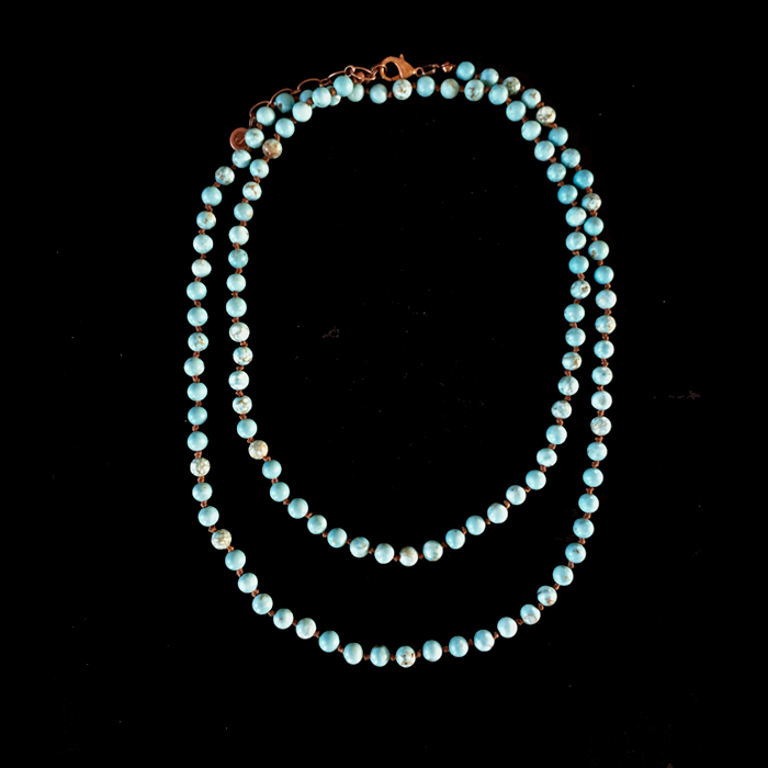 Collana in pietra dura: howlite turchese annodata con finiture in rame. Base adatta a creare un gioiello unico e personalizzato con ciondoli. Idea regalo unica 