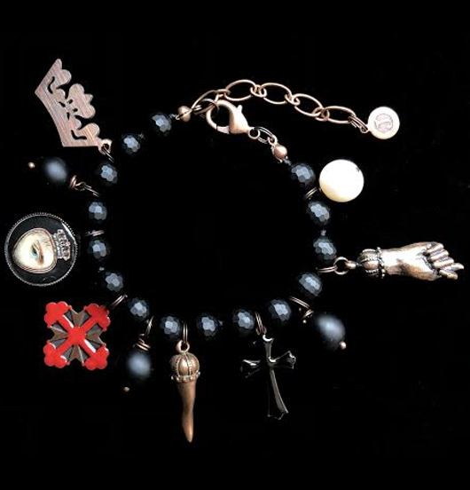 Bracciale in onice nero, collezione mistero, con ciondoli in porcellana e rame, occhio dell'amante. Regalo dedicato alla persona amata, alla sorella,all'amica, alla zia.