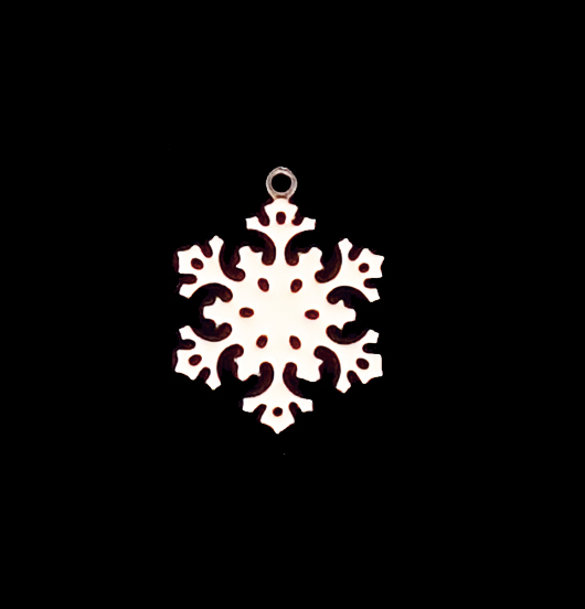 White enamelled snow flake shaped charm to enrich your jewerly. To give as a gift in the winter months to mountain lovers.
