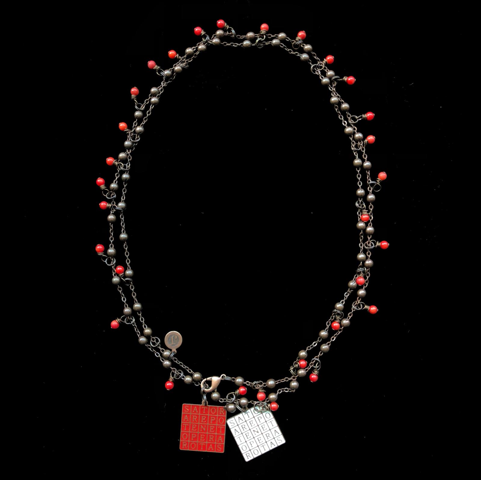 collana rosario in rame con doppio sator smaltati in rosso e in avorio, per amanti del sacro, della sacralità