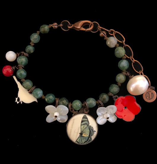 Green semi precious stone bracelet, musk agate, nature collection with copper and porcelain charms bee, butterfly, mother of pearl flower shaped. Gift for lovers of nature, of botany.