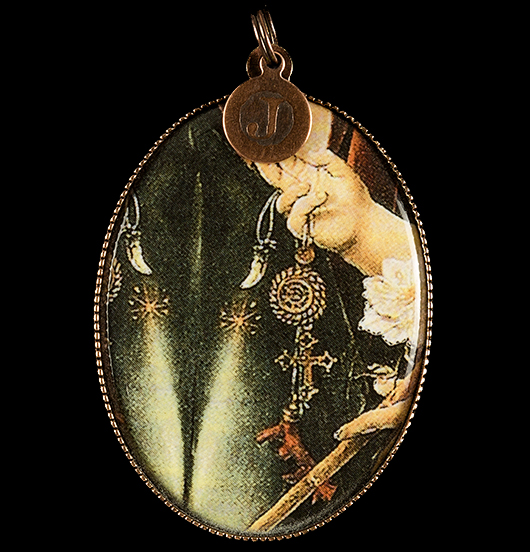 medallion in porcelain with detail of a painting made by Leonardo, with lucky charm to wish all the best, gift for a friend, for an unlucky person, for the final school exam, for a degree, for Christmas