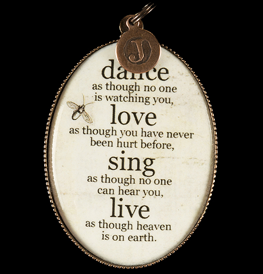 medaglione in porcellana dance love sing live avorio, per chi vive per le proprie passioni, per i 18 anni, regalo per amica