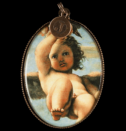 medaglione in porcellana con particolare del dipinta Cherubino del Carracci, Angelo Custode che veglia su di te, per proteggere chi ami, regalo per figlia, per mamma, per amata, per amica