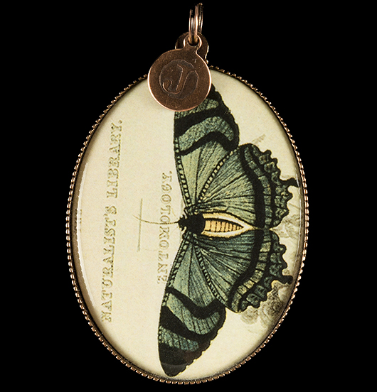 medallion in porcelain with a green butterfly, gift for Mother's day, for a teacher, for a friend, for lovers of nature, to put on a chain