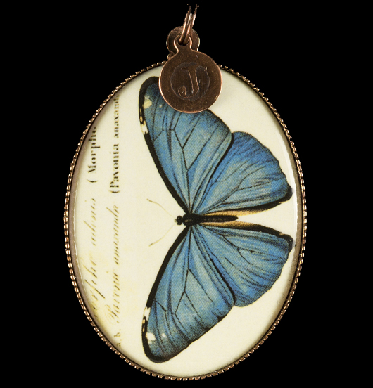 medaglione in porcellana con farfalla blu, regalo per mamma, per maestra,  per personalizzare la tua collana