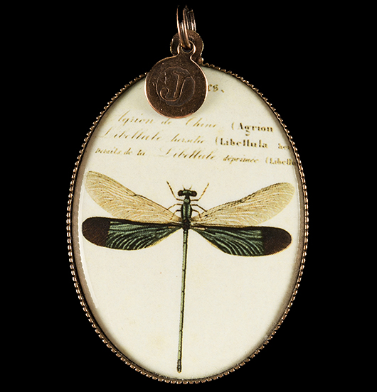 medallion in porcelain with a dragonfly, gift for Mother's day, for a teacher, for a friend, for those who would like lightness