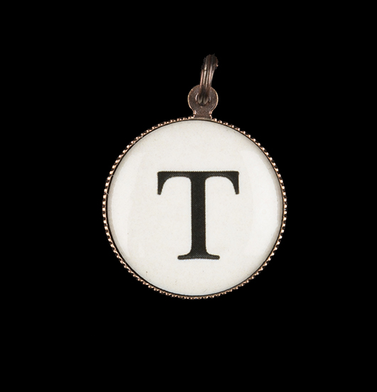 Lettera T. Ciondolo in porcellana con iniziale. Crea il tuo gioiello, regalo personalizzato.