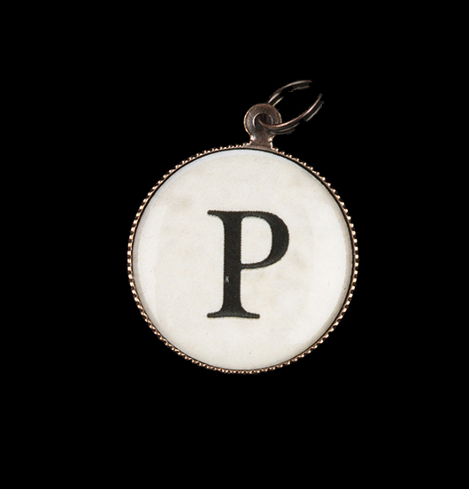 Charm with the letter of the alphabet P. Initial to customize a bracelet or a necklace, gift dedicated to your mum, your aunt, to your daughter, to your teacher.