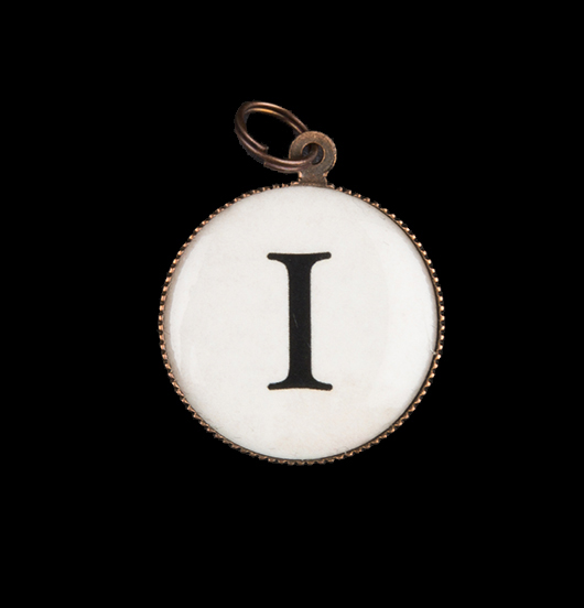 Charm with the letter I. Initial of the alphabet in porcelain to customize your jewerly.