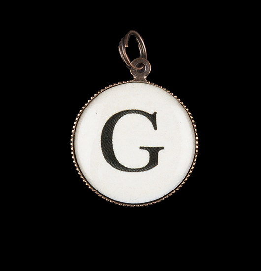 Alphabet letter G in porcelain. Pendant with initial to customize your jewel. Idea for an exclusive and unique gift.