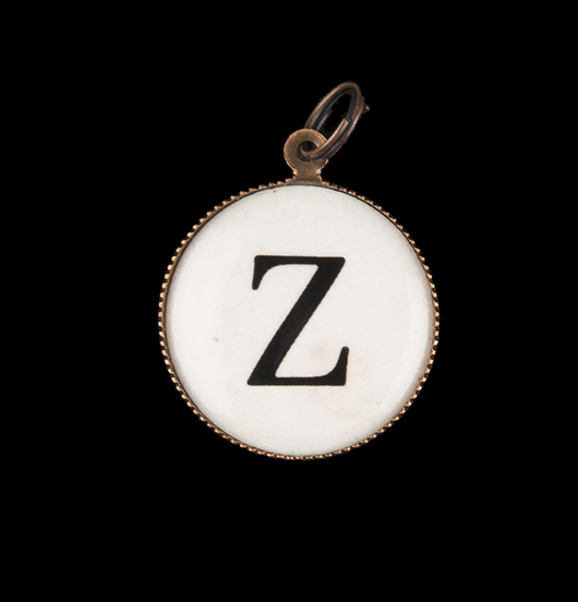 Lettera Z in porcellana. Ciondolo con iniziale per un regalo personalizzato.