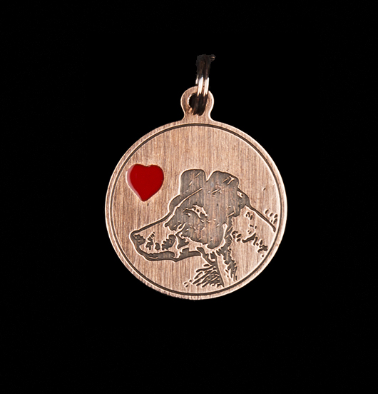 Pendant with a dog and an enamelled red heart engraved on it, to customize a bracelet, a necklace and a collar. Gift dedicated to lovers of animals.