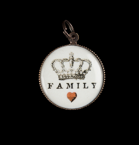 Ciondolo in porcellana con scritta family, per personalizzare un bracciale o una collana. Regalo per nuova famiglia,amica,sorella, natale.