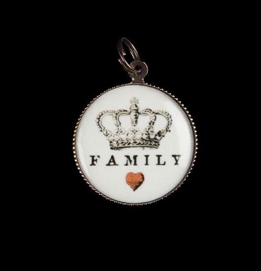 Charm in porcelain with  Family written on it, to customize a bracelet or a necklace. Gift for a new family, a friend, a sister, Christmas.