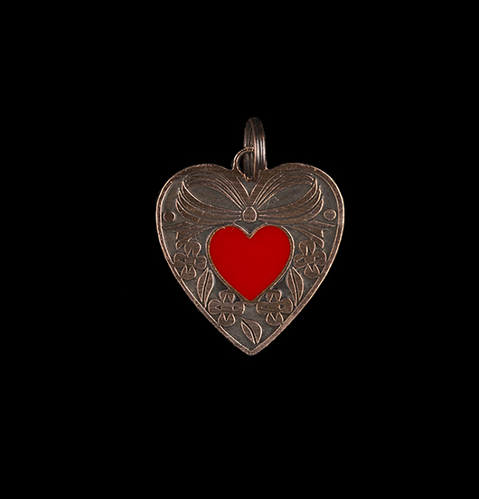 Kind heart pendant in copper with a small red enamelled little heart. Customized necklace for your mum's gift, for Valentine's Day, for an anniversary.