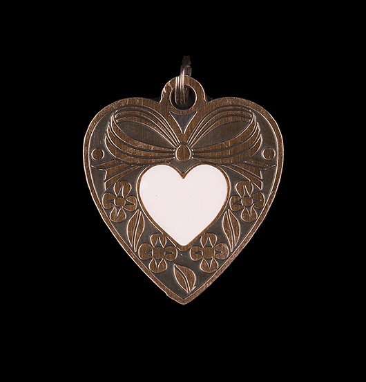 Kind heart pendant in copper with a small pink enamelled heart. Customized necklace to give a friend, a sister.