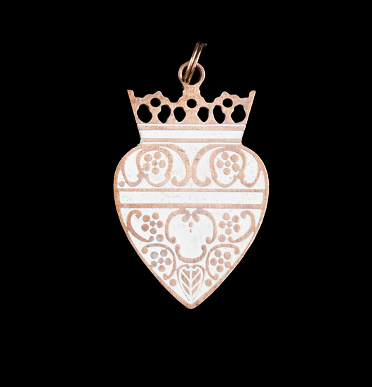 Pendant in enamelled ivory copper ex voto with crown, sacred gift, gift for a best friend, for a sister.