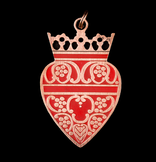 ciondolo rame smaltato rosso a forma di cuore ex voto con corona, regalo san valentino, regalo innamorata