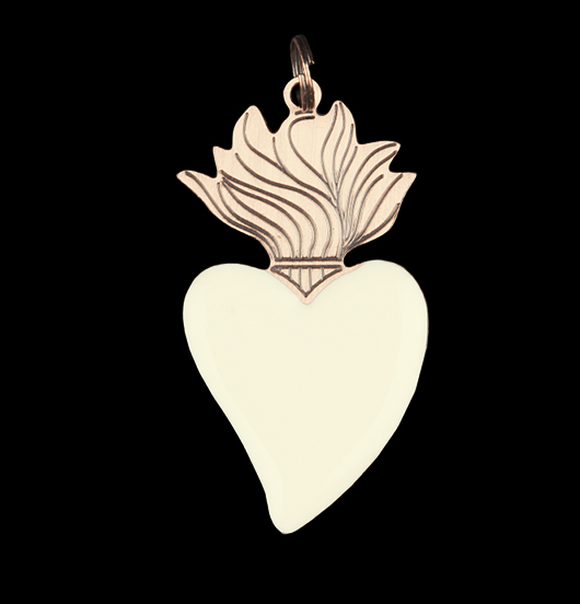 pendente cuore ex voto cuore sacro in rame smaltato bianco, regalo amore, regalo religione