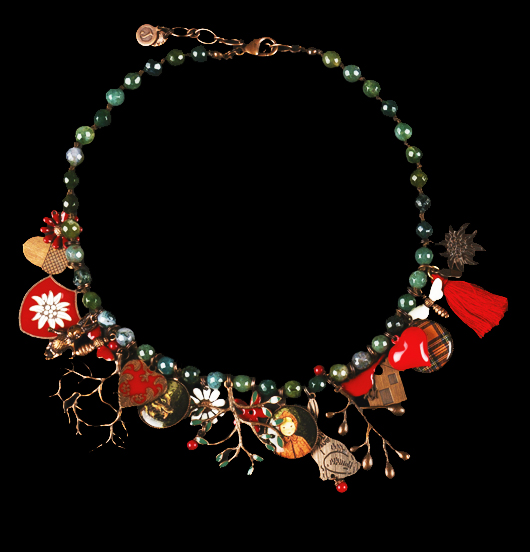 Collana/ bracciale in agata muschiata, annodata, della collezione Fabula, con ciondoli in rame, rame smaltato, porcellane, nappina in tessuto.